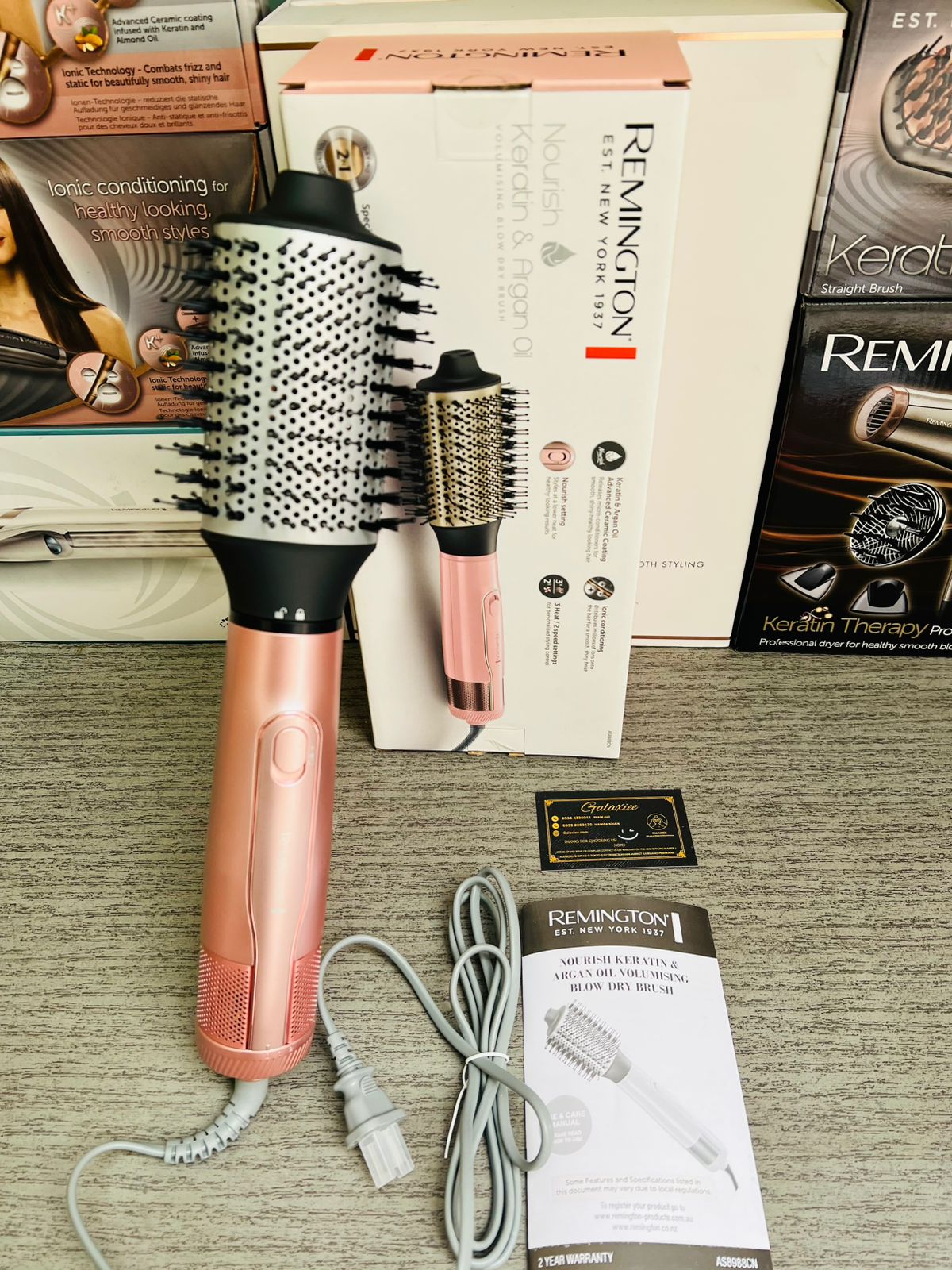 Remington 2 in 1  Nourish Keratin & Argan Oil Volumising Blow Dry Brush